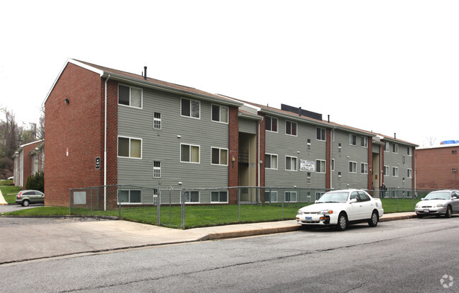 Primary Photo - Saint Georges Apartments