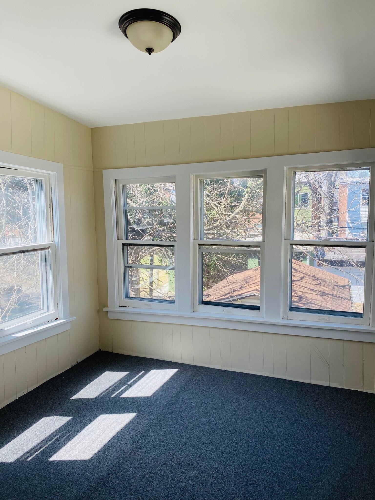 Bonus sunroom- office, reading nook or plant haven - 2127 Alfred Ave