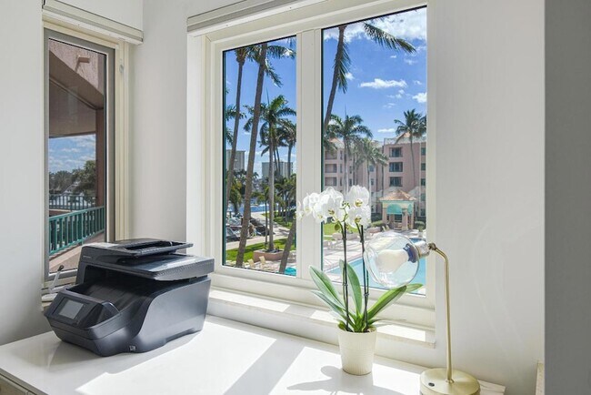 Building Photo - 100 SE 5th Ave