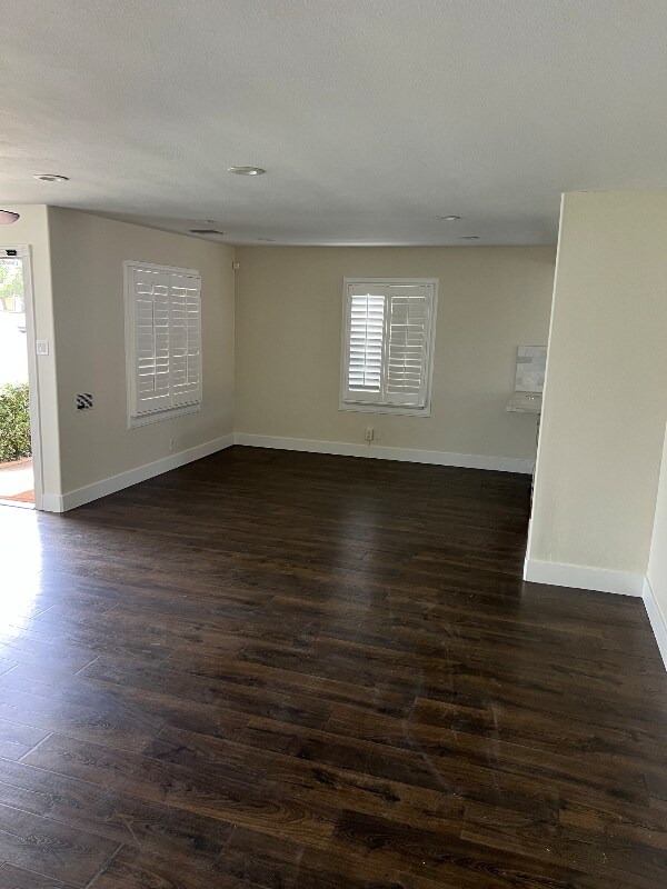 Building Photo - 920 N San Antonio Ave