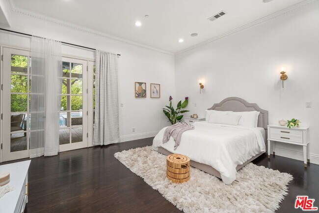 Building Photo - 4923 Amigo Ave