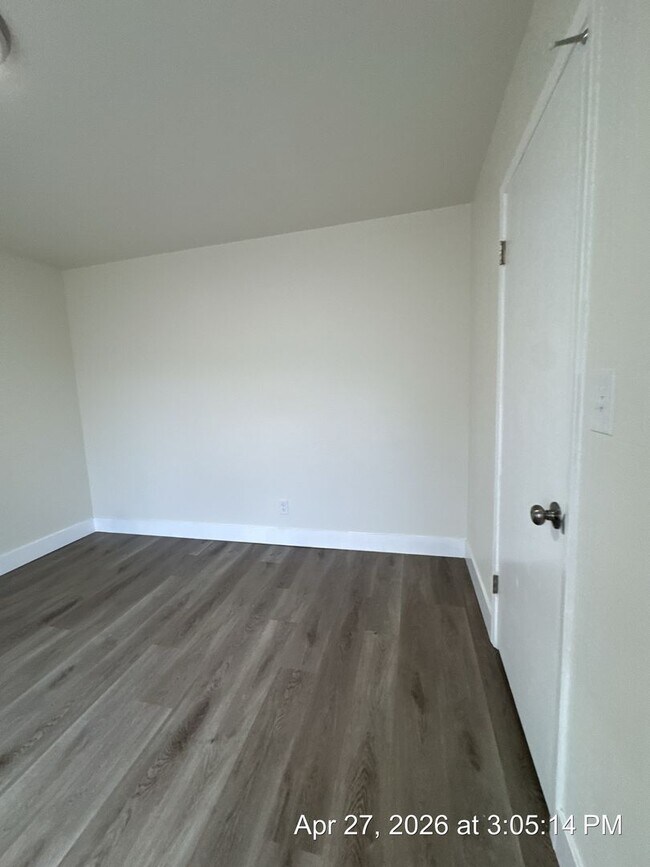 Building Photo - 2 Bedroom 1 Bath unit rent ready!
