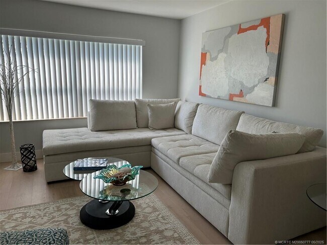 Building Photo - 2807 SW Lakemont Pl