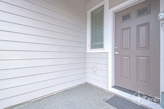 Building Photo - 1308 NE 82nd Dr