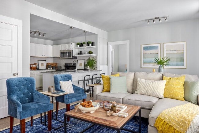 Interior Photo - Habersham Row