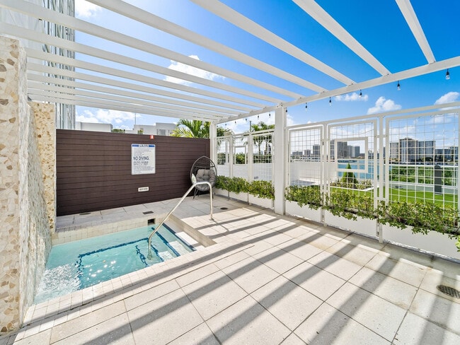 Building Photo - 400 Sunny Isles Blvd