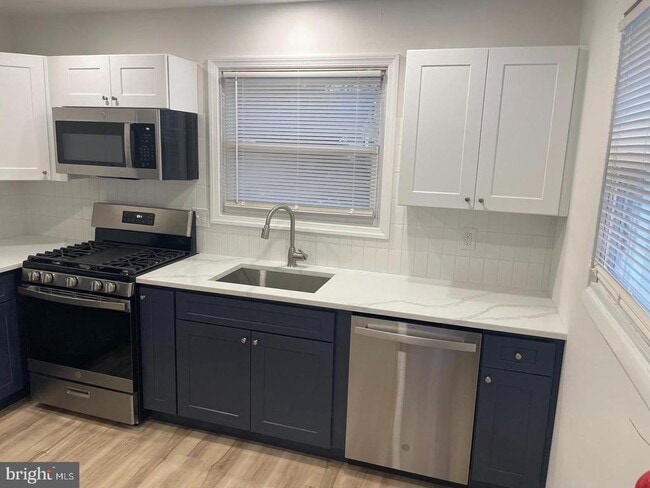 Building Photo - 105 Breslin Ave