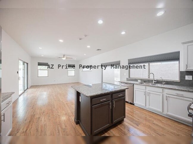Building Photo - 7111 S 21st Dr