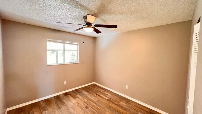 Building Photo - NEWLY RENOVATED 3 Bedroom/2 Bath Unit! Was...