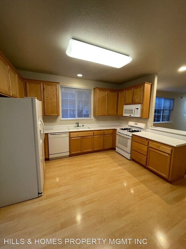 Building Photo - 3 br, 2.5 bath House - 311 MARK WEST COMMO...