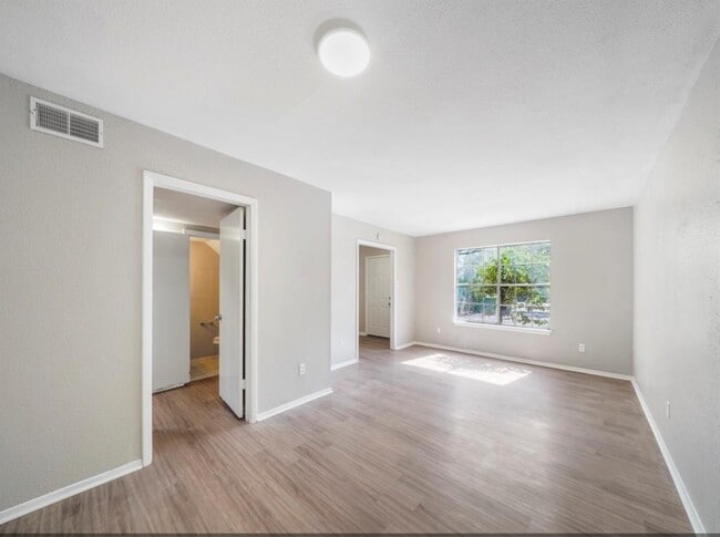 Building Photo - 9204 Campbell Rd