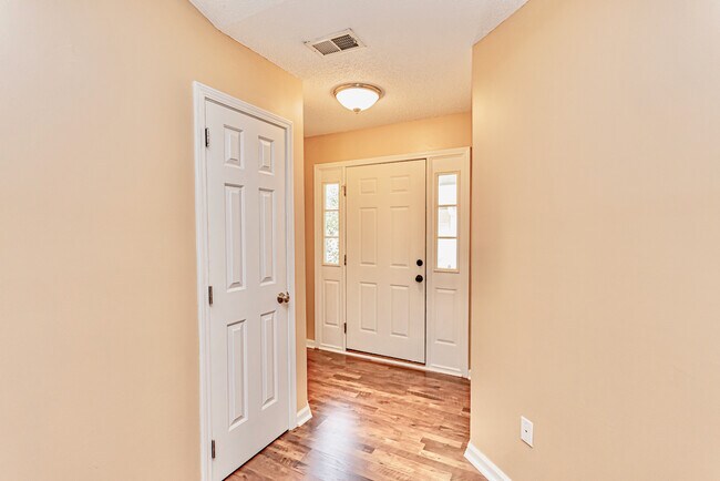 Building Photo - 1403 Wenwood Ct