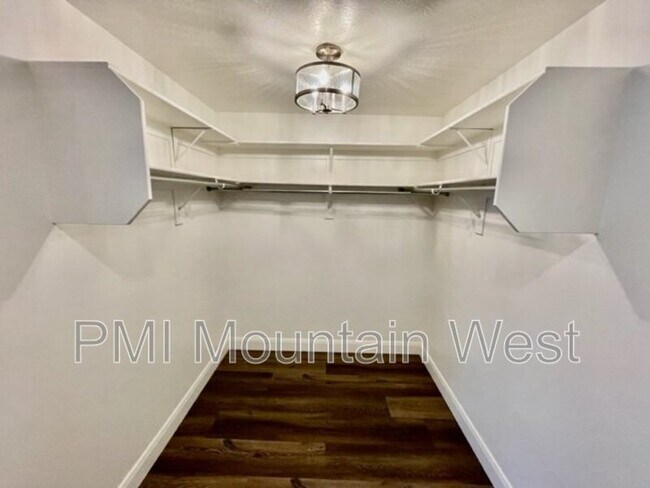 Building Photo - 88 S 900 E