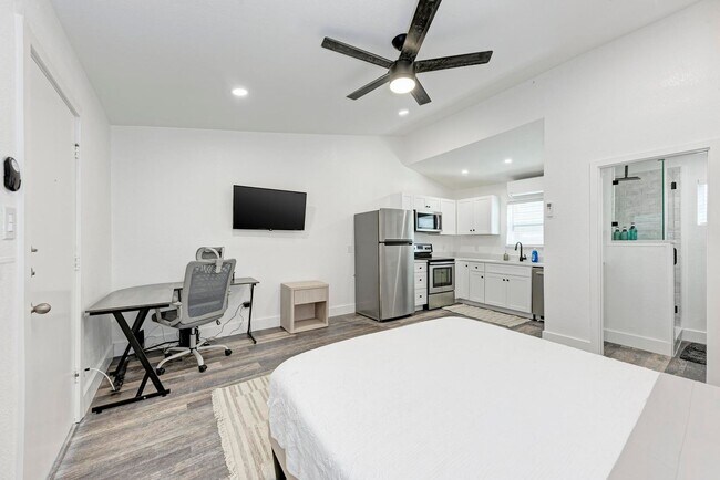 Building Photo - For Lease – Fully Furnished Studio Near UT