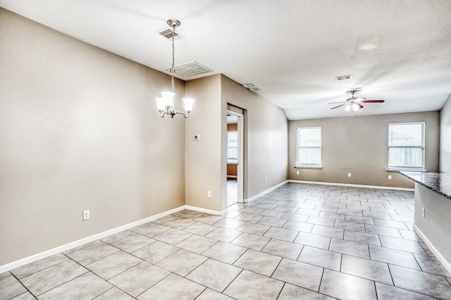 Building Photo - 622 Harvest Bluff Dr