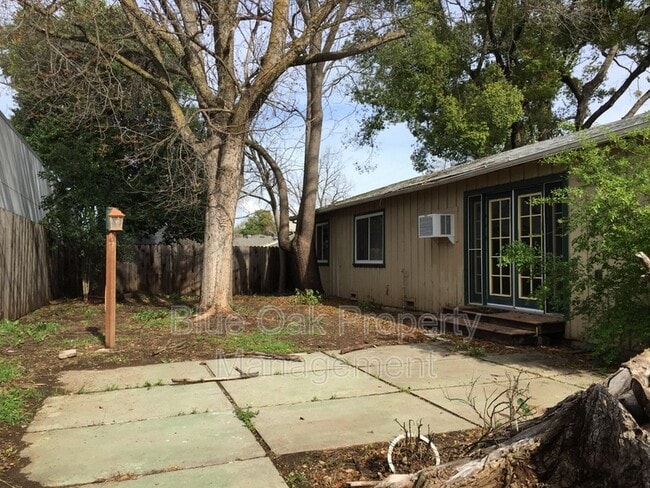 Building Photo - 252 Connors Ave