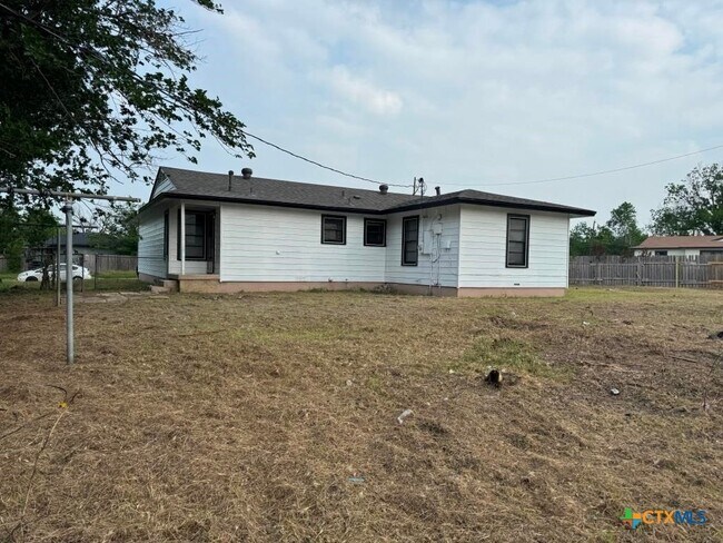 Building Photo - 1109 Estelle Ave