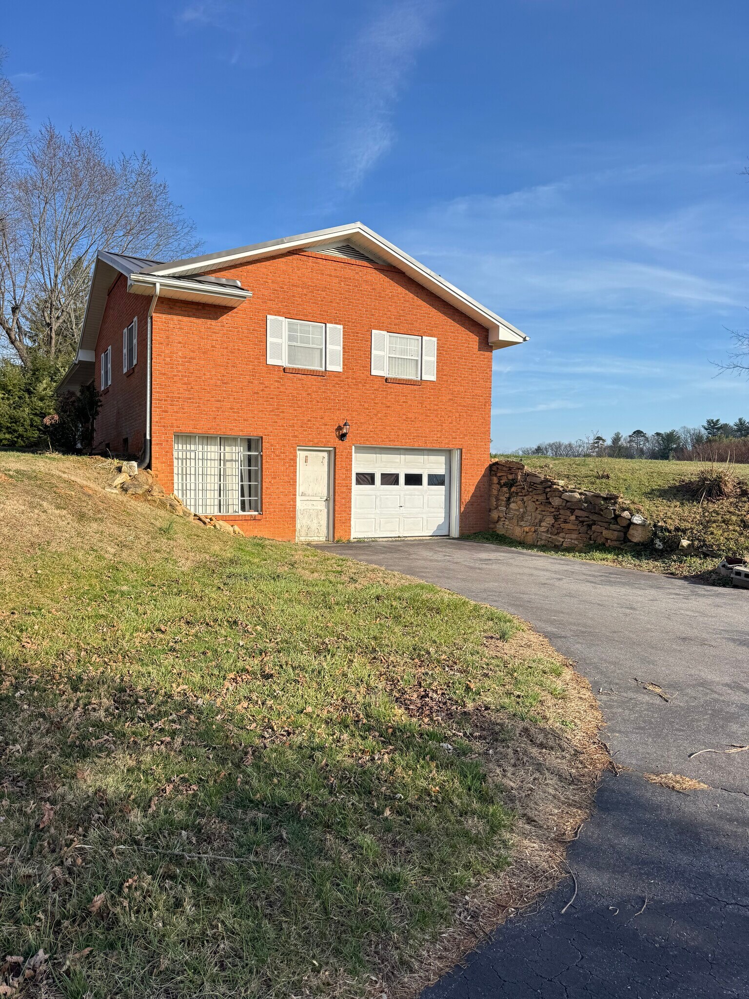 Building Photo - 31 Valley View Dr