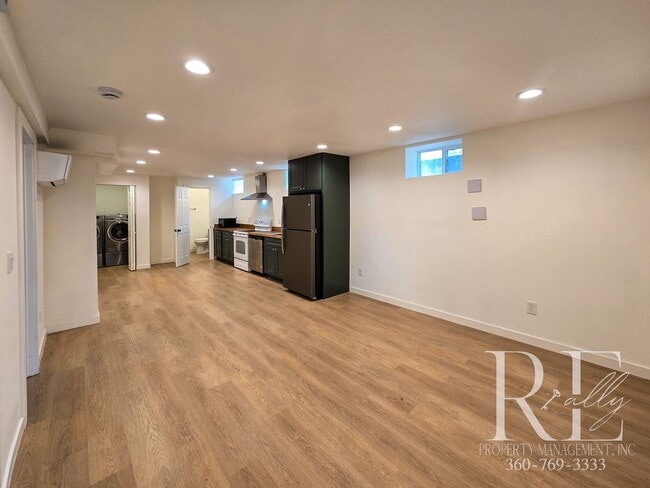 Building Photo - Cozy 1-Bed Duplex with Open Concept Living, Mini-Split Comfort & Apple Tree – Bremerton