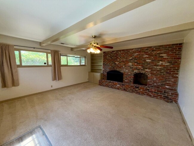 Building Photo - 6109 Golden Dawn Way