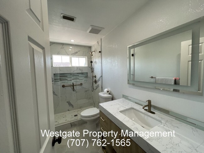 Building Photo - 1453 Woodside Cir