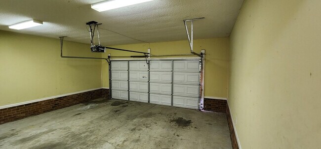 Building Photo - 3599 Drayton Dr