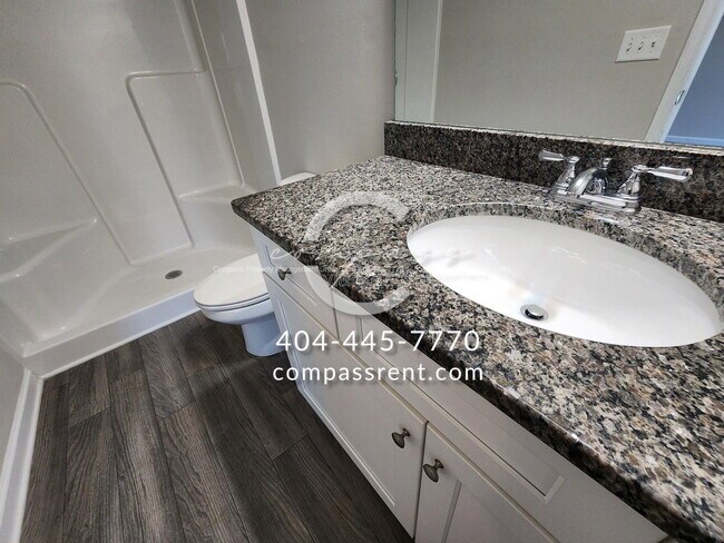 Building Photo - 206 Lyndon Wy NW