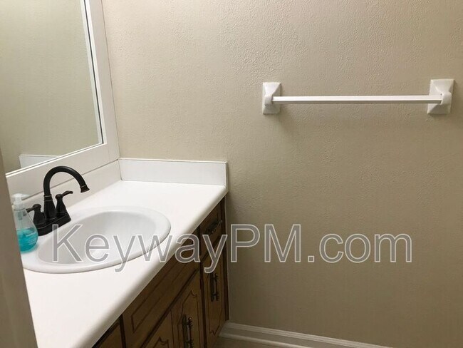 Building Photo - 2412 Deodara Dr