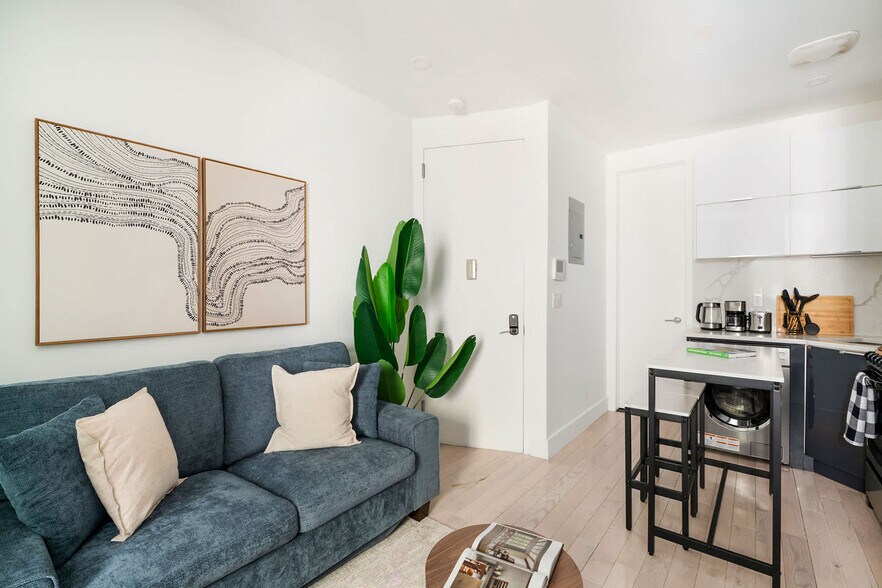 Building Photo - 317 E 78th St