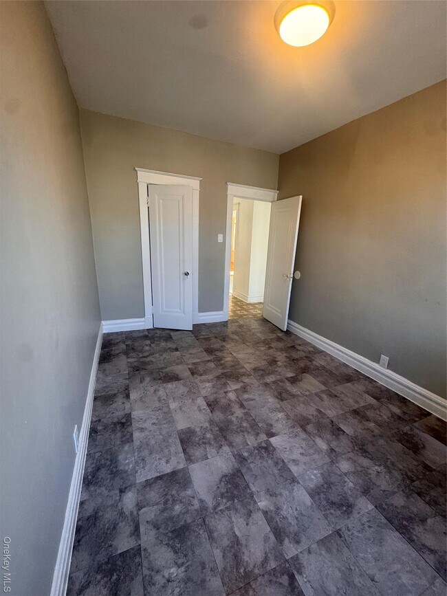 Building Photo - 583 Van Nest Ave