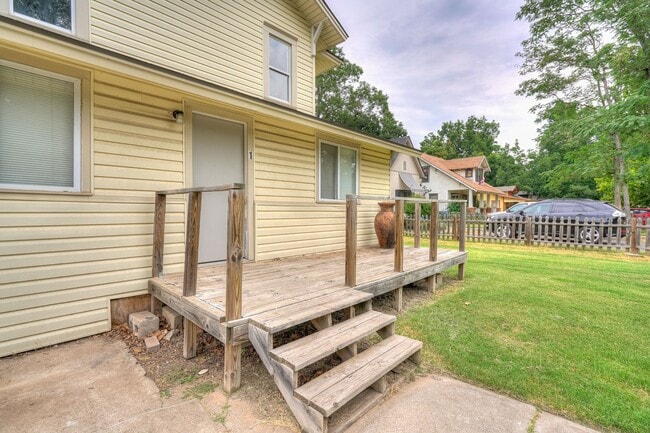 Building Photo - Renovated 3-Bed Gem Minutes from OU & Camp...
