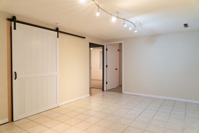 Building Photo - Wonderful Large 5 Bedroom House with Fenced Back Yard and 2-Car Garage