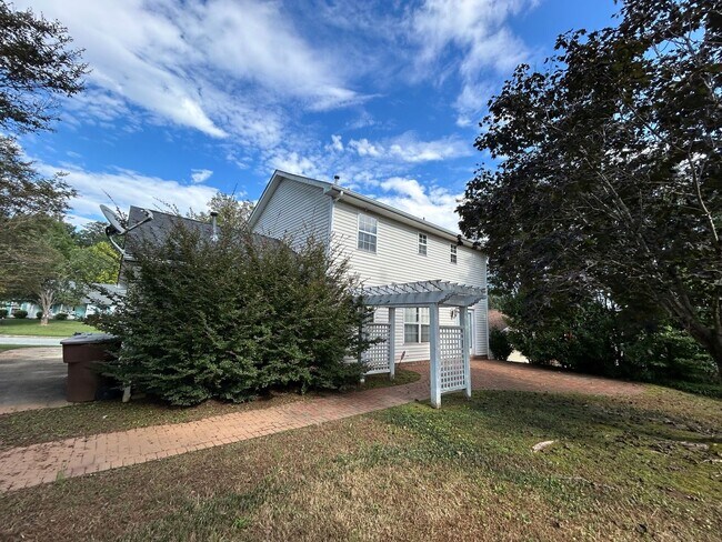 Building Photo - COMING SOON! N Greensboro, 4/2.5 home off of N Church St near Lake Jeanette & I-840