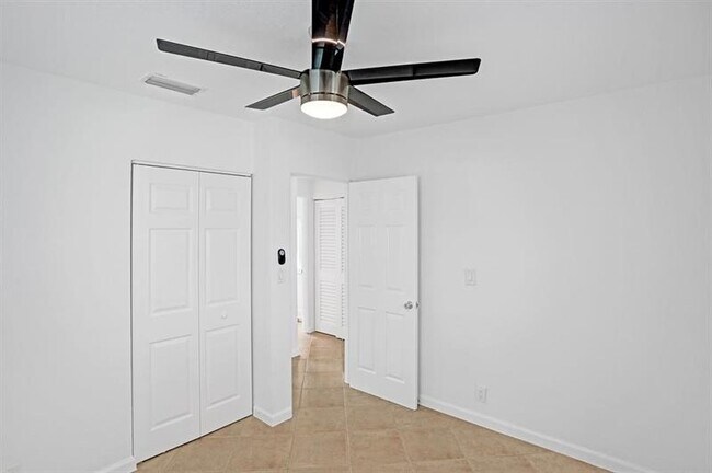 Building Photo - 651 NE 59th Ct