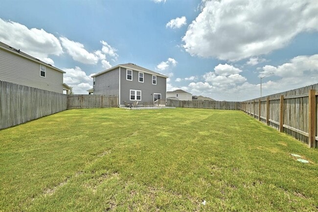 Building Photo - 215 Rubrum Rd