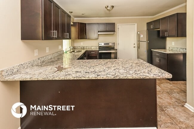 Building Photo - 2221 Killarney Pl