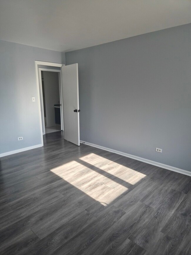 Building Photo - 1424 Stonebridge Cir