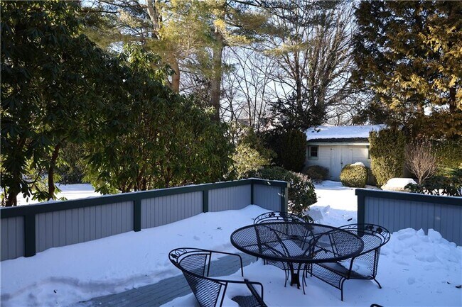 Building Photo - 6 Howe Ave