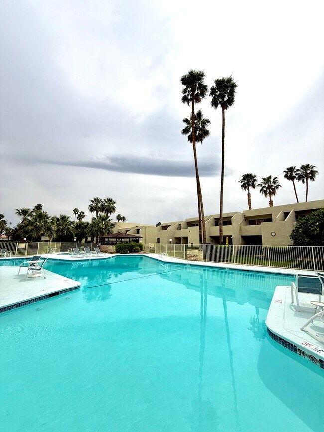 Building Photo - Furnished One Bedroom - Long Term - Smoke Tree Raquet Club