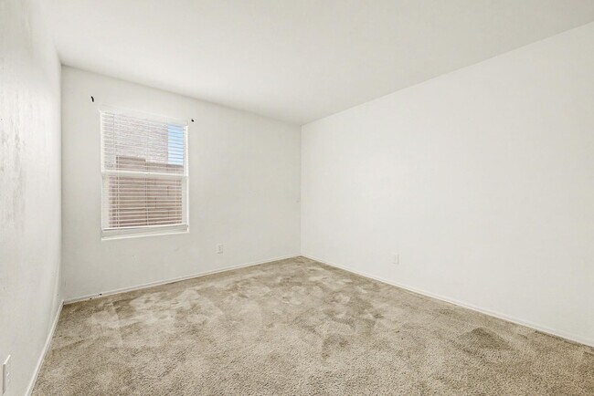 Building Photo - 12586 W Myrtle Ave