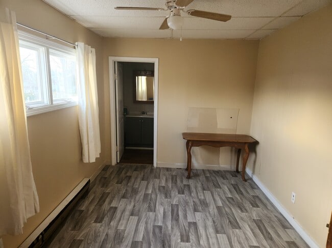 Building Photo - 600 W Station St