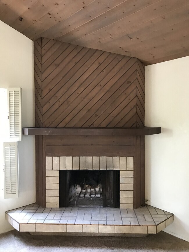 Building Photo - Pullman Duplex