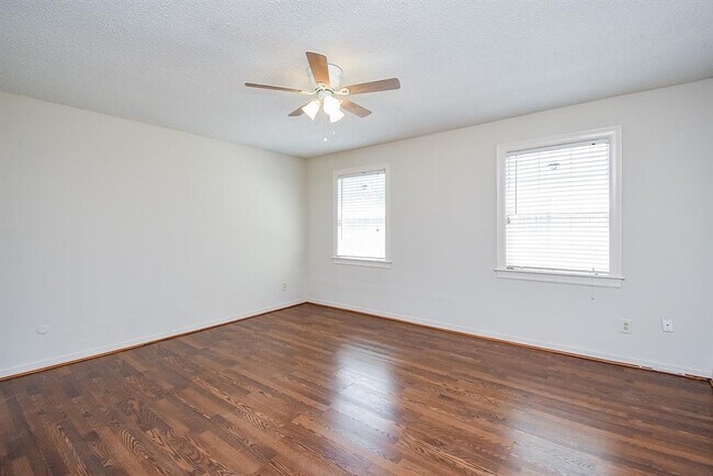 Building Photo - 11366 Oakcenter Dr