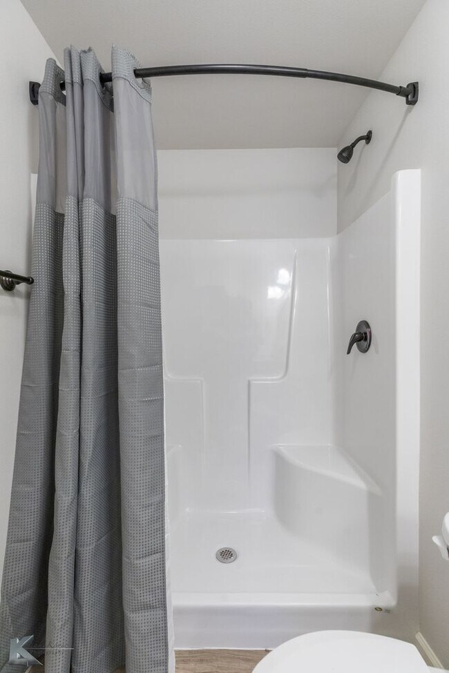 Building Photo - NEW CONSTRUCTION! 3 bed, 2 bath, 2 car garage; ALL KITCHEN APPLIANCES!