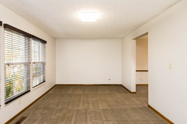 Building Photo - 6085 Tara Hill Dr