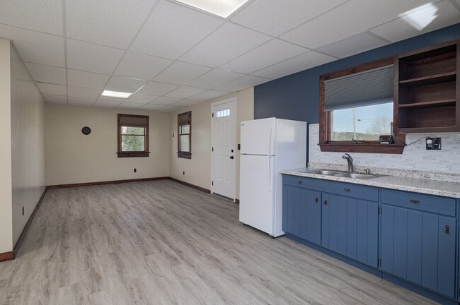 Building Photo - 20 Mutton Hill Rd