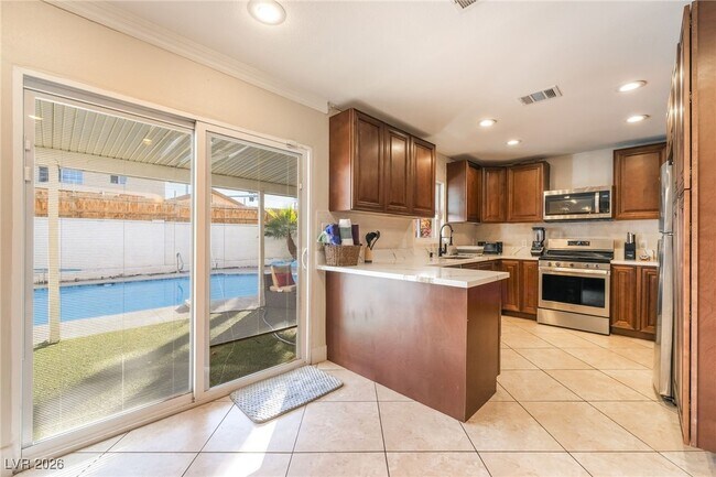 Building Photo - 2419 E Vegas Valley Dr