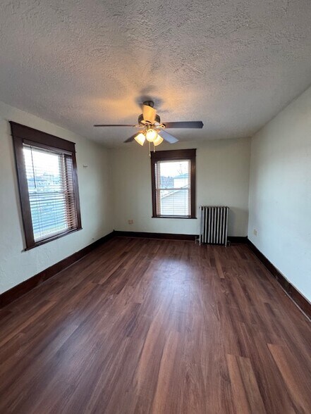 Building Photo - 1218 Lewis Ave