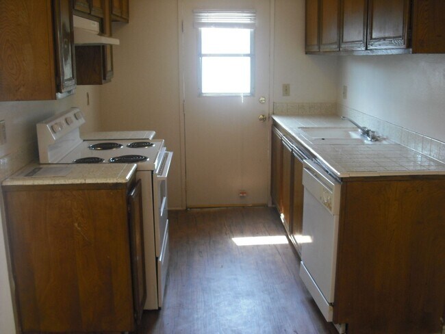 Building Photo - 2581 Spinnaker Ave