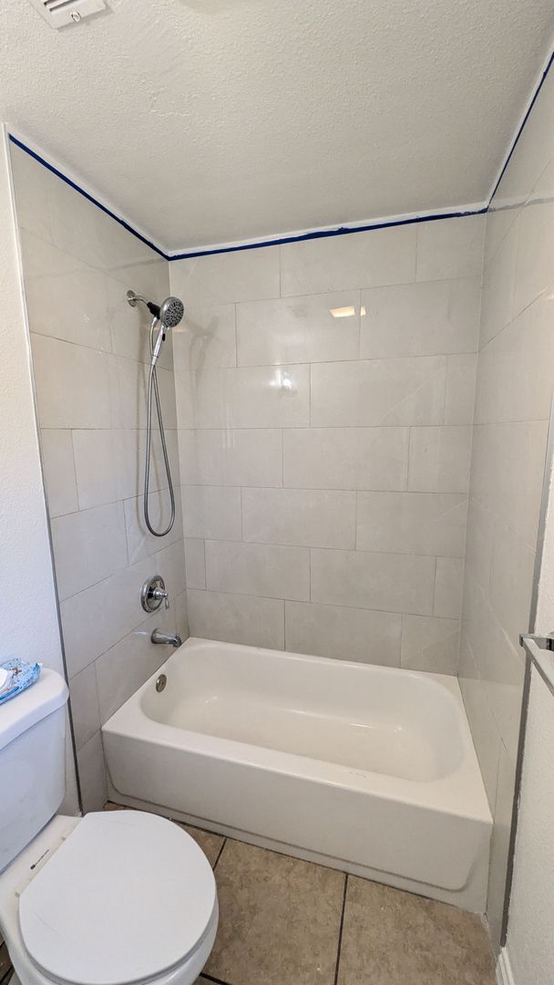 Building Photo - Refreshed Single Level Home